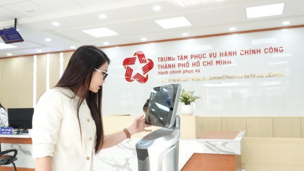 Ông Nguyễn Văn Được: 'Đảng bộ UBND TP.HCM là hàng tiền đạo, không chuyền, chỉ sút' Ông Nguyễn Văn Được: 'Đảng bộ UBND TP.HCM là hàng tiền đạo, không chuyền, chỉ sút'