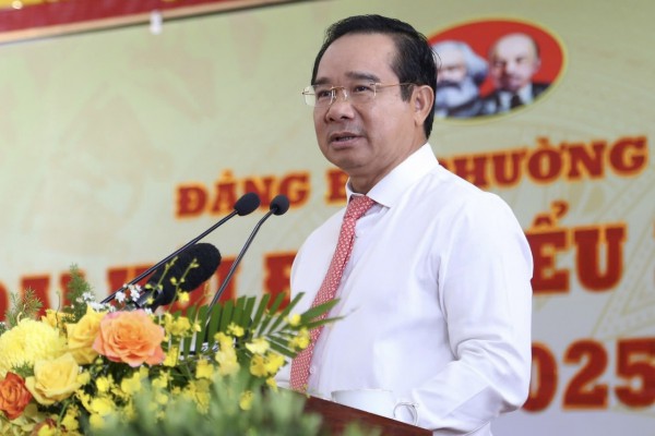 Ông Võ Văn Hồng làm Bí thư phường Dĩ An đông dân nhất TP.HCM Ông Võ Văn Hồng làm Bí thư phường Dĩ An đông dân nhất TP.HCM