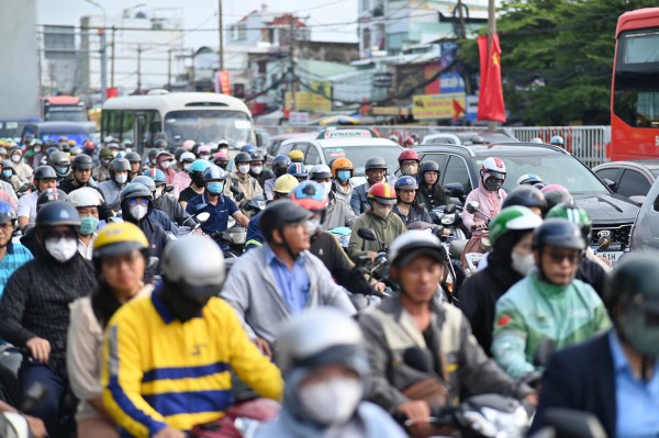 Ùn ứ cửa ngõ TP.HCM sau kỳ nghỉ lễ Ùn ứ cửa ngõ TP.HCM sau kỳ nghỉ lễ