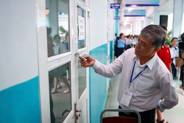 151.269 thí sinh TP.HCM bắt đầu thi lớp 10: Giám đốc Sở GD-ĐT nói về đề thi