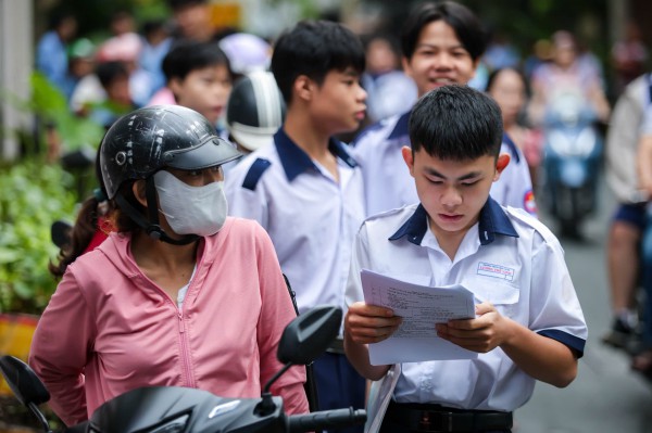 151.269 thí sinh TP.HCM bắt đầu thi lớp 10: Giám đốc Sở GD-ĐT nói về đề thi