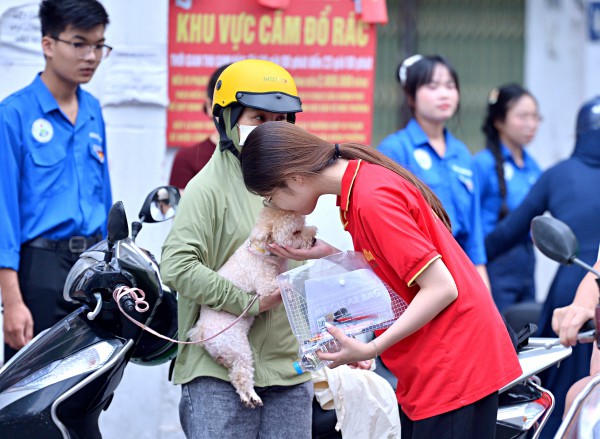 18 năm làm 'đôi chân' cho con, người cha mong con chạm tới ước mơ luật sư 18 năm làm 'đôi chân' cho con, người cha mong con chạm tới ước mơ luật sư