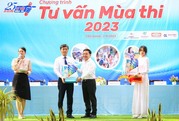 36 năm là độc giả của Thanh Niên và 7 năm chương trình Tư vấn mùa thi