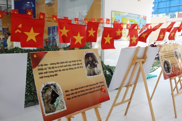 50 năm đất nước thống nhất: Những câu chuyện lịch sử được kể lại giữa sân trường 50 năm đất nước thống nhất: Những câu chuyện lịch sử được kể lại giữa sân trường