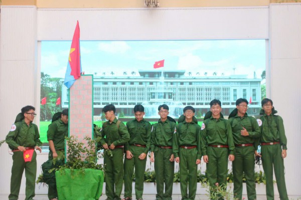 50 năm đất nước thống nhất: Những câu chuyện lịch sử được kể lại giữa sân trường 50 năm đất nước thống nhất: Những câu chuyện lịch sử được kể lại giữa sân trường