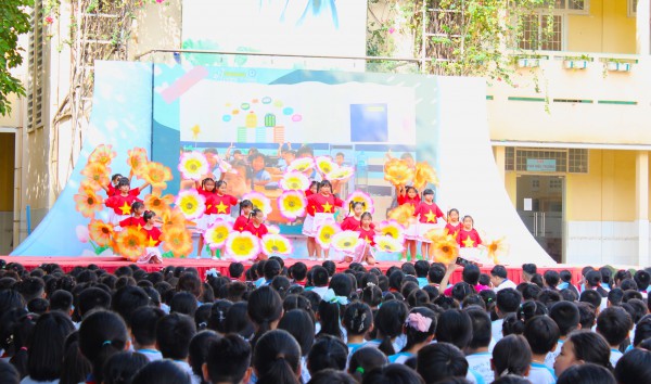 50 năm đất nước thống nhất: Những câu chuyện lịch sử được kể lại giữa sân trường 50 năm đất nước thống nhất: Những câu chuyện lịch sử được kể lại giữa sân trường