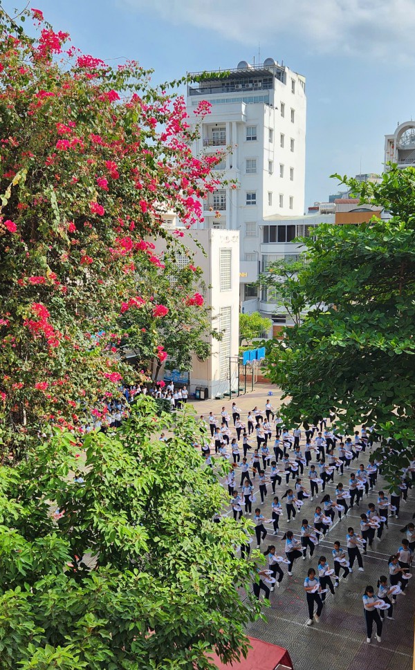 50 năm đất nước thống nhất: Những câu chuyện lịch sử được kể lại giữa sân trường 50 năm đất nước thống nhất: Những câu chuyện lịch sử được kể lại giữa sân trường