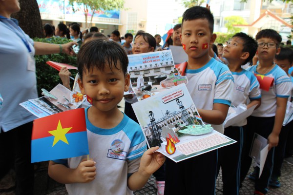 50 năm đất nước thống nhất: Những câu chuyện lịch sử được kể lại giữa sân trường 50 năm đất nước thống nhất: Những câu chuyện lịch sử được kể lại giữa sân trường