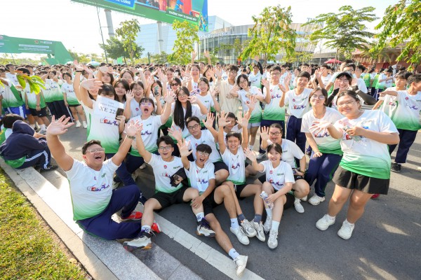 60.000 học sinh đồng diễn võ nhạc Vovinam lập ‘kỷ lục kép’ Việt Nam và thế giới 60.000 học sinh đồng diễn võ nhạc Vovinam lập ‘kỷ lục kép’ Việt Nam và thế giới