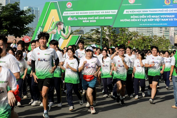 60.000 học sinh đồng diễn võ nhạc Vovinam lập ‘kỷ lục kép’ Việt Nam và thế giới 60.000 học sinh đồng diễn võ nhạc Vovinam lập ‘kỷ lục kép’ Việt Nam và thế giới