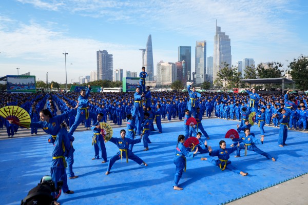 60.000 học sinh đồng diễn võ nhạc Vovinam lập ‘kỷ lục kép’ Việt Nam và thế giới 60.000 học sinh đồng diễn võ nhạc Vovinam lập ‘kỷ lục kép’ Việt Nam và thế giới