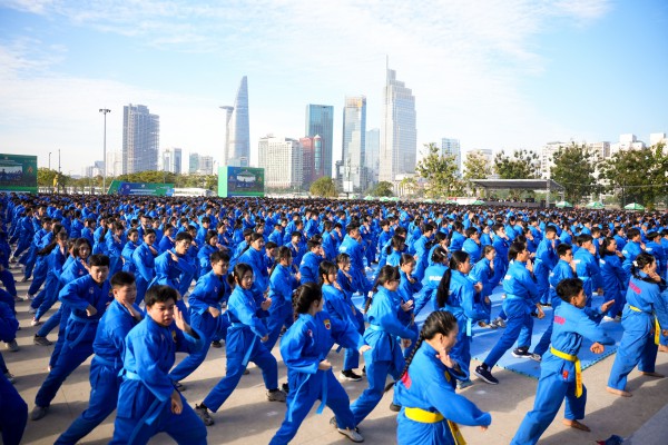 60.000 học sinh đồng diễn võ nhạc Vovinam lập ‘kỷ lục kép’ Việt Nam và thế giới 60.000 học sinh đồng diễn võ nhạc Vovinam lập ‘kỷ lục kép’ Việt Nam và thế giới