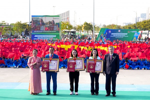 60.000 học sinh đồng diễn võ nhạc Vovinam lập ‘kỷ lục kép’ Việt Nam và thế giới 60.000 học sinh đồng diễn võ nhạc Vovinam lập ‘kỷ lục kép’ Việt Nam và thế giới