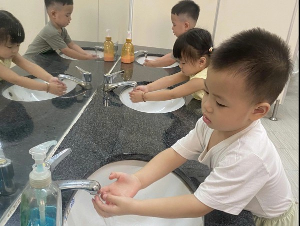 8 ca tay chân miệng tử vong: Trường học TP.HCM làm gì?