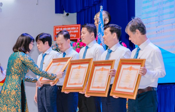 9 nhà giáo nhận bằng khen của Thủ tướng Chính phủ dịp lễ 20.11