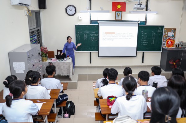 AI không thể tạo ra linh hồn, bản sắc, giá trị nhân văn của một ngôi trường AI không thể tạo ra linh hồn, bản sắc, giá trị nhân văn của một ngôi trường