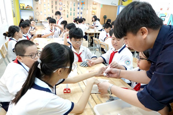 AI thách thức cả người học lẫn người dạy