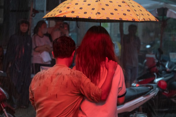 Ba ngày thi, phụ huynh TP.HCM đều đưa đón sĩ tử trong cơn mưa nặng hạt...