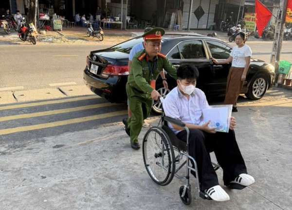 Bắc Ninh: Công an tuần tra quán internet, photocopy để chặn gian lận thi vào lớp 10 Bắc Ninh: Công an tuần tra quán internet, photocopy để chặn gian lận thi vào lớp 10