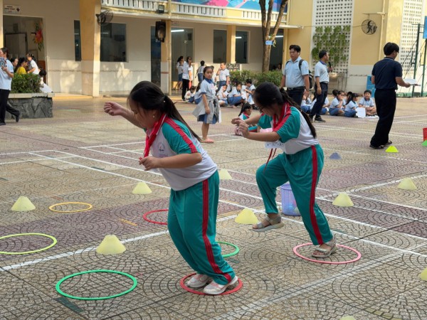 Bác sĩ Bệnh viện Nhi đồng 2 giải đáp câu hỏi thiết thực lứa tuổi học đường