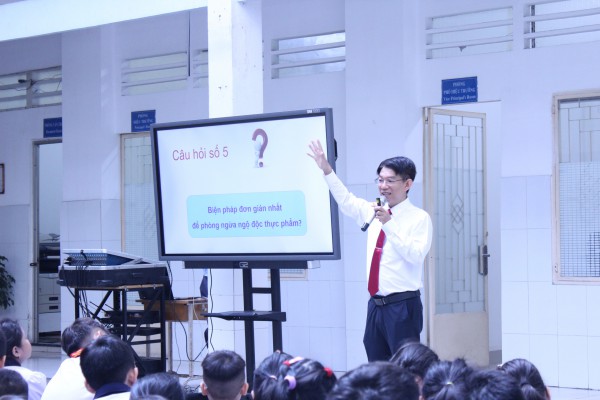 Bác sĩ dặn học sinh 5 điều cần làm trước khi ăn, tránh ngộ độc thực phẩm