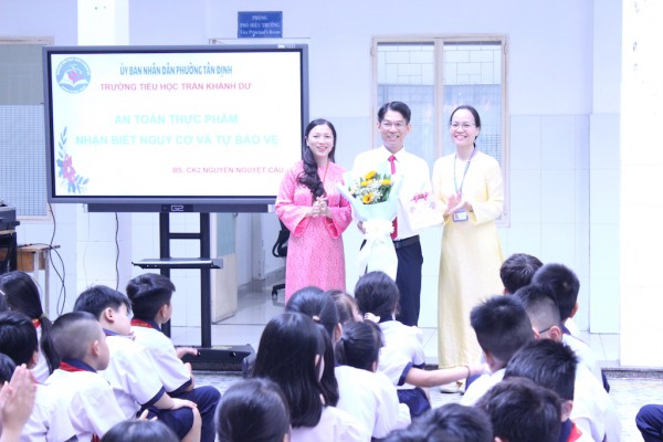 Bác sĩ dặn học sinh 5 điều cần làm trước khi ăn, tránh ngộ độc thực phẩm