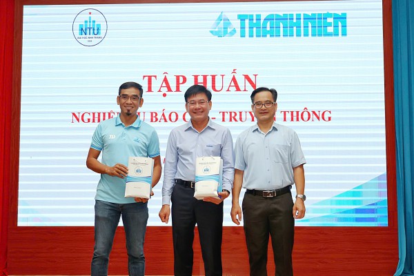 Báo Thanh Niên phối hợp Trường ĐH Nha Trang tập huấn nghiệp vụ truyền thông