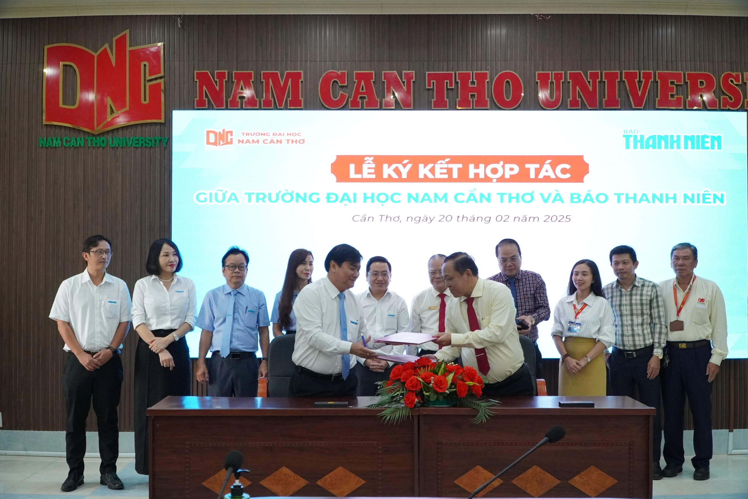 Báo Thanh Niên và Trường ĐH Nam Cần Thơ ký kết hợp tác