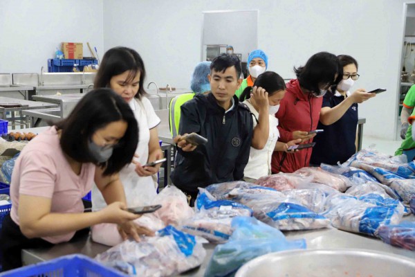 Bất an khi lựa chọn nhà thầu phục vụ bữa ăn bán trú