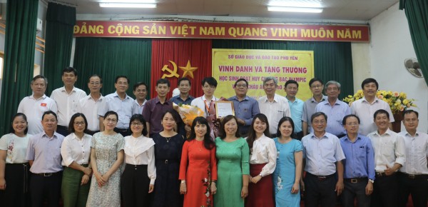 Bí quyết chiến thắng của chàng trai HCB Olympic Vật lý châu Âu