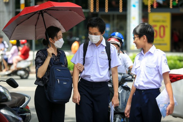 Biết điểm thi lớp 10: Cha mẹ hãy làm điểm tựa cho con Biết điểm thi lớp 10: Cha mẹ hãy làm điểm tựa cho con