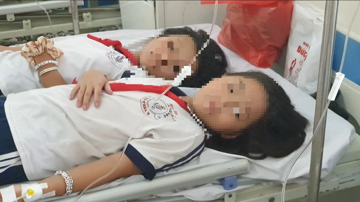 Bình Phước: 8 học sinh nghi ngộ độc sau khi ăn kẹo mua ngoài cổng trường
