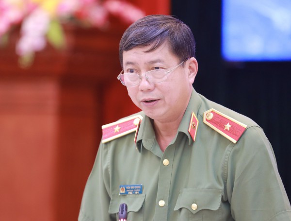 Bộ Công an nói về việc xử lý 2 thí sinh chụp ảnh đề thi gửi ra ngoài