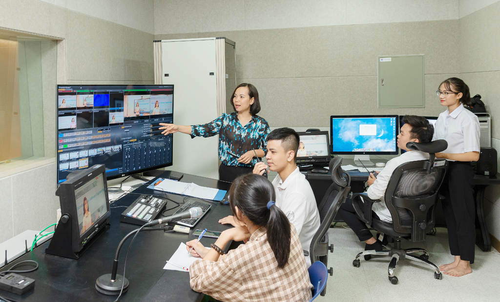 Bộ GD-ĐT: Lạm dụng dạy trực tuyến sẽ ảnh hưởng uy tín của trường