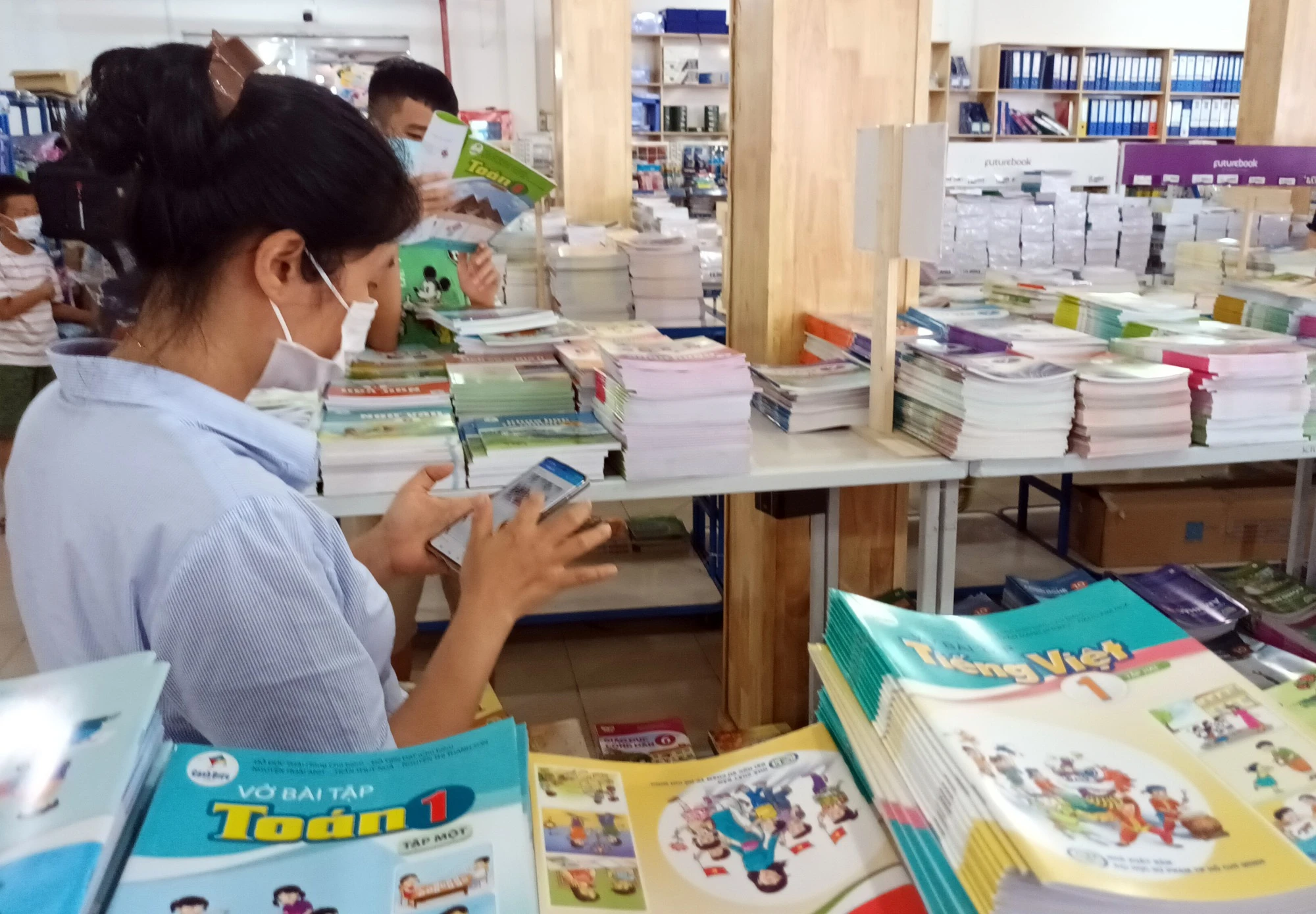 Bộ GD-ĐT có mất vai trò chủ đạo của nhà nước về chương trình, SGK?