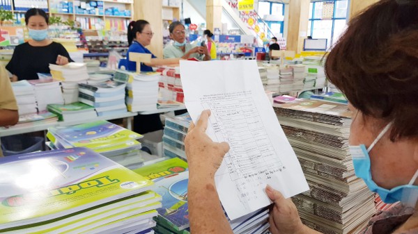 Bộ GD-ĐT có nên tổ chức biên soạn một bộ SGK?