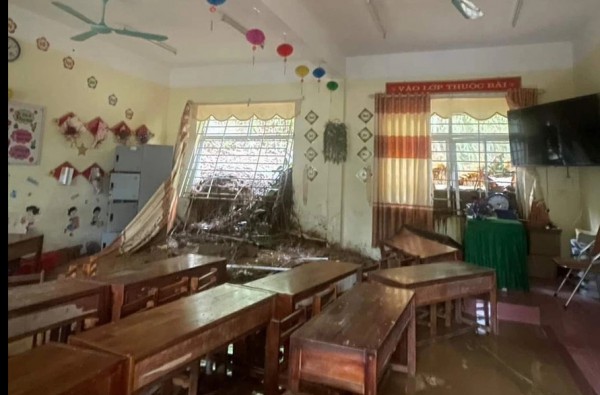 Bộ GD-ĐT đề nghị hỗ học sinh khó khăn vì bão lũ Bộ GD-ĐT đề nghị hỗ học sinh khó khăn vì bão lũ