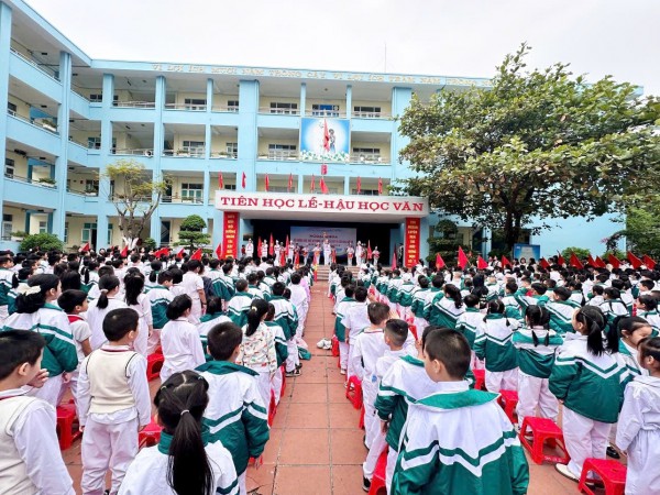 Bộ GD-ĐT yêu cầu Quảng Ninh tạm dừng sáp nhập trường học Bộ GD-ĐT yêu cầu Quảng Ninh tạm dừng sáp nhập trường học