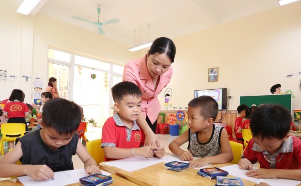 Bộ Nội vụ thông tin rõ lộ trình bổ sung biên chế giáo dục, y tế