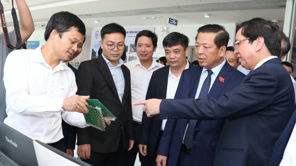 Bộ Xây dựng 'đặt hàng' trường đại học biên dịch 193 bộ tiêu chuẩn đường sắt Bộ Xây dựng 'đặt hàng' trường đại học biên dịch 193 bộ tiêu chuẩn đường sắt