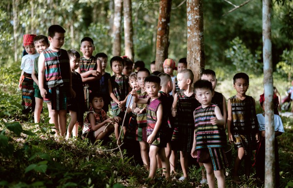 Bộ ảnh kỷ yếu 'gây bão' mạng của cô trò trường miền núi Quảng Trị