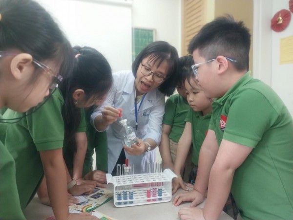 Bộ trưởng GD-ĐT: Giáo viên cần thay đổi quan niệm về sách giáo khoa