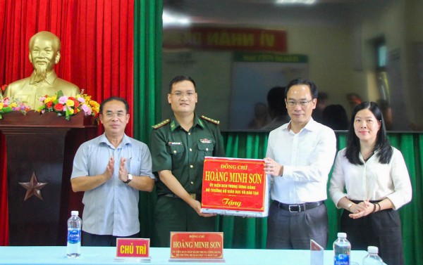 Bộ trưởng Hoàng Minh Sơn thúc tiến độ trường nội trú vùng biên giới Đà Nẵng