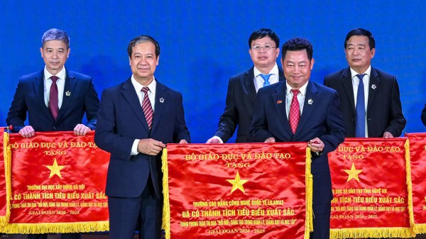 Bộ trưởng Nguyễn Kim Sơn: Nhà giáo cũng cần tri ân xã hội