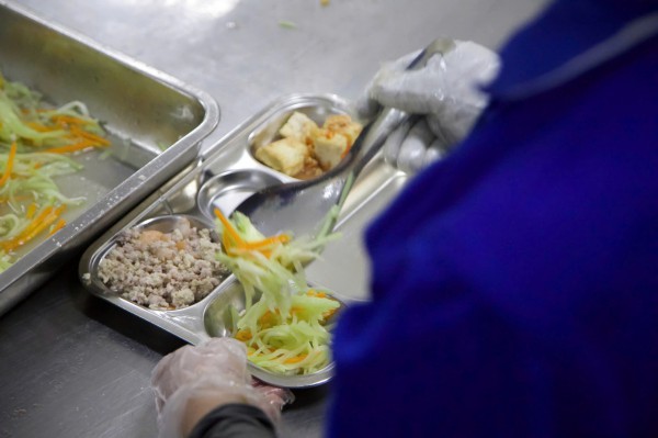 Bữa ăn bán trú, cứ lùm xùm lại chấn chỉnh Bữa ăn bán trú, cứ lùm xùm lại chấn chỉnh