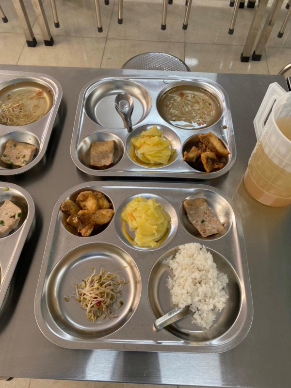 Bữa ăn bán trú 