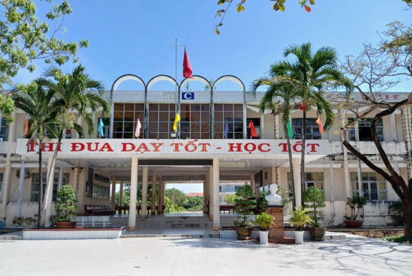 Cà Mau: Nhiều cá nhân Trường THPT Phan Ngọc Hiển bị đề nghị kiểm điểm Cà Mau: Nhiều cá nhân Trường THPT Phan Ngọc Hiển bị đề nghị kiểm điểm