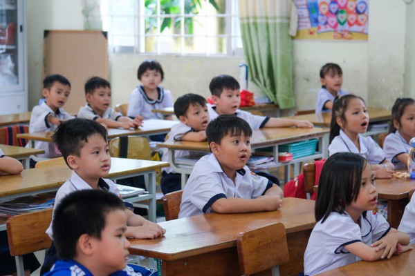 Các địa phương thu học phí ra sao?