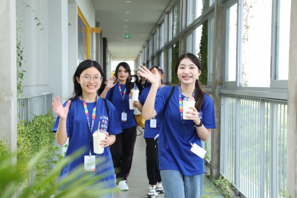 Các thí sinh 'STEAM For Girls' sẵn sàng cho hành trình khám phá và sáng tạo