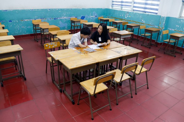 Cảm động học trò cụt tứ chi muốn tự cầm bút viết nên cuộc đời mình Cảm động học trò cụt tứ chi muốn tự cầm bút viết nên cuộc đời mình